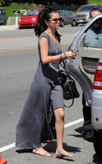 Selena Gomez feet photo thumbnail