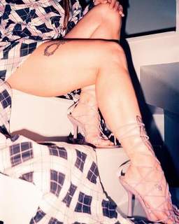 Cleo feet photo thumbnail