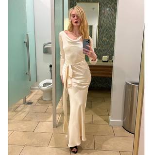 Elle Fanning feet photo thumbnail