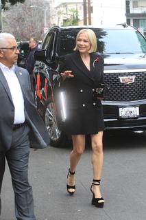 Michelle Williams feet photo thumbnail