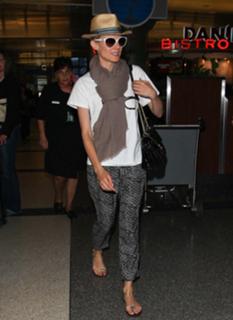 Diane Kruger feet photo thumbnail