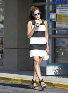 Eva Mendes feet photo thumbnail