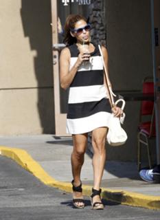 Eva Mendes feet photo thumbnail