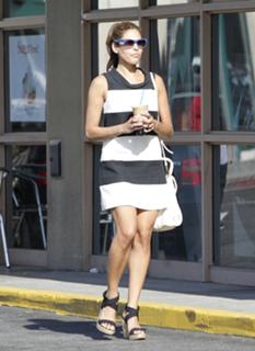 Eva Mendes feet photo thumbnail