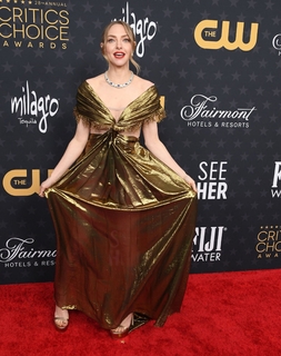 Amanda Seyfried feet photo thumbnail