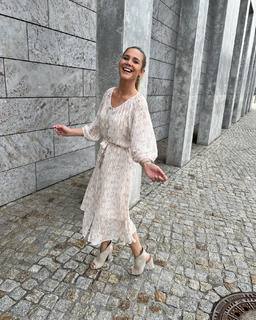 Alina Merkau feet photo thumbnail