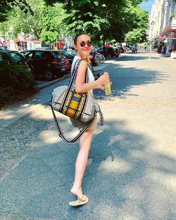 Alina Merkau feet photo thumbnail