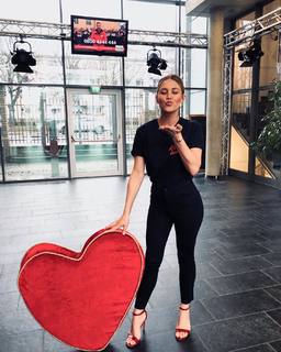 Alina Merkau feet photo thumbnail