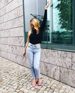Alina Merkau feet photo thumbnail