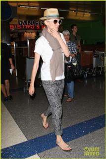 Diane Kruger feet photo thumbnail
