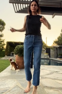 Courteney Cox feet photo thumbnail