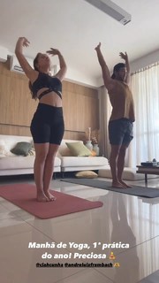 Larissa Manoela feet photo thumbnail
