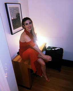 Emma Roberts feet photo thumbnail
