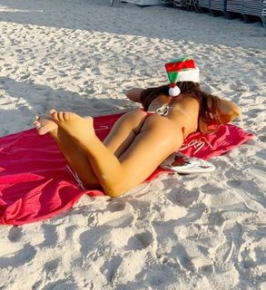 Claudia Romani feet photo thumbnail