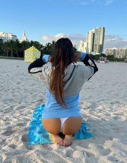 Claudia Romani feet photo thumbnail