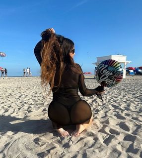 Claudia Romani feet photo thumbnail
