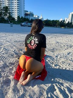 Claudia Romani feet photo thumbnail