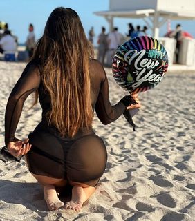 Claudia Romani feet photo thumbnail