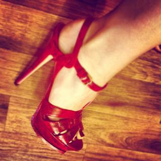 Emmy Rossum feet photo thumbnail