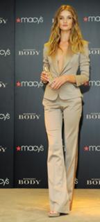 Rosie Huntington-Whiteley feet photo thumbnail