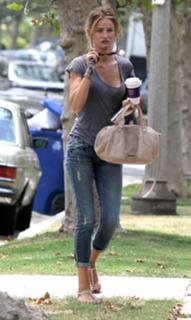 Rosie Huntington-Whiteley feet photo thumbnail