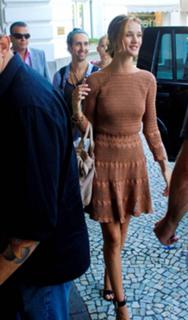 Rosie Huntington-Whiteley feet photo thumbnail