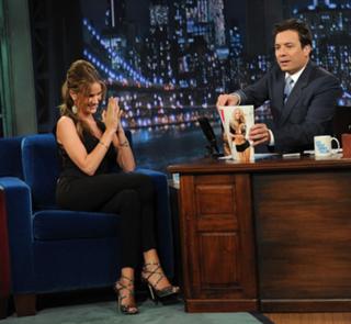 Rosie Huntington-Whiteley feet photo thumbnail