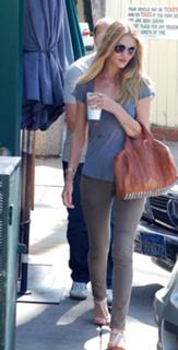 Rosie Huntington-Whiteley feet photo thumbnail