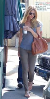 Rosie Huntington-Whiteley feet photo thumbnail