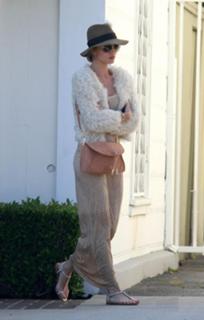 Rosie Huntington-Whiteley feet photo thumbnail