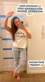 Karolina Kowalkiewicz feet photo thumbnail