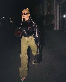 Christina Aguilera feet photo thumbnail
