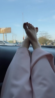 Claudia Lizaldi feet photo thumbnail
