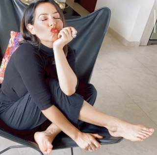 Claudia Lizaldi feet photo thumbnail