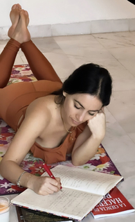 Claudia Lizaldi feet photo thumbnail