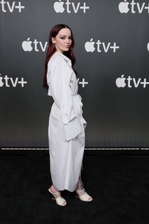 Dove Cameron feet photo thumbnail