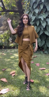 Dia Mirza feet photo thumbnail