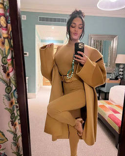 Vanessa Hudgens feet photo thumbnail
