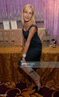 Angela Kinsey feet photo thumbnail