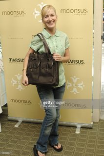 Angela Kinsey feet photo thumbnail