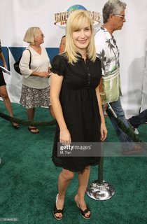 Angela Kinsey feet photo thumbnail