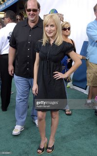 Angela Kinsey feet photo thumbnail