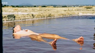 Amanda Holden feet photo thumbnail