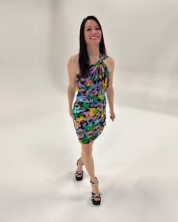 Lucy Liu feet photo thumbnail
