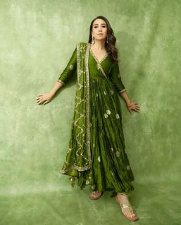 Karisma Kapoor feet photo thumbnail