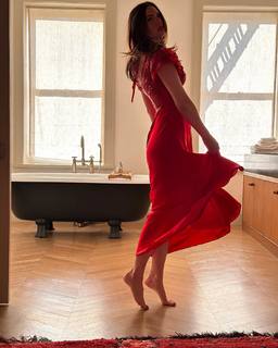 Mandy Moore feet photo thumbnail