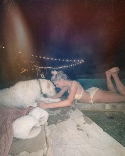 Kelsea Ballerini feet photo thumbnail