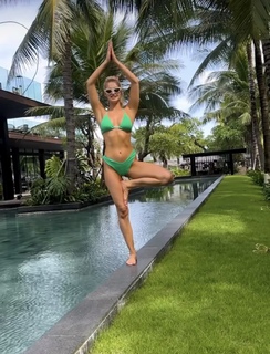 Karolina Pisarek feet photo thumbnail