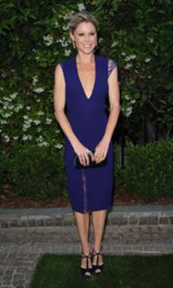 Julie Bowen feet photo thumbnail