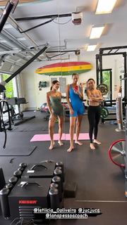 Lais Ribeiro feet photo thumbnail